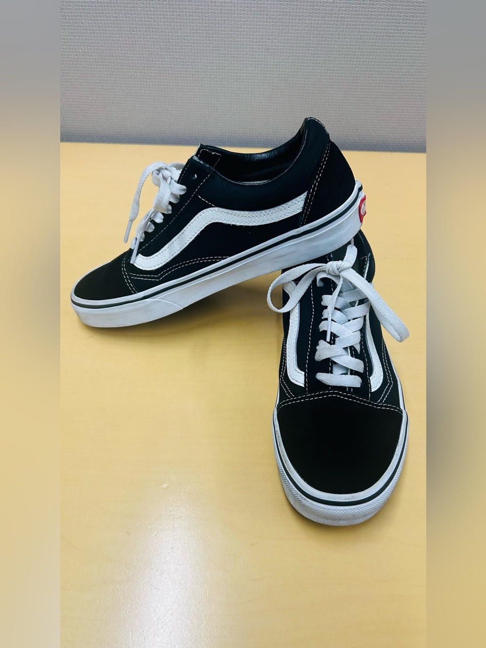 Vans Old Skool Men's / Women’s Black/White Low-Top Skate Sneakers